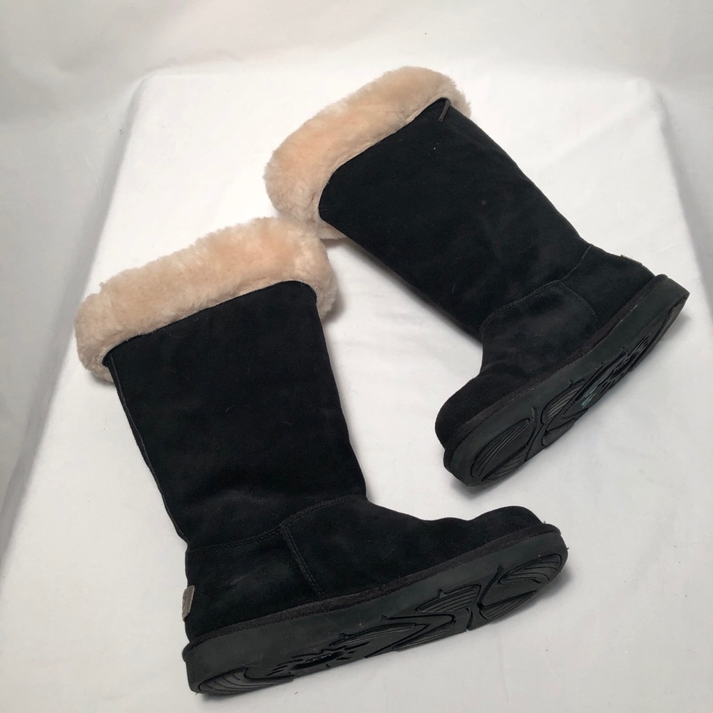 UGG NWOT Black and Cream Lace winter boots size 5 - Picture 4 of 6